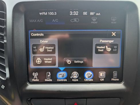Used 2016 Jeep Cherokee Latitude w/ Cold Weather Group AWD/4WD image 18