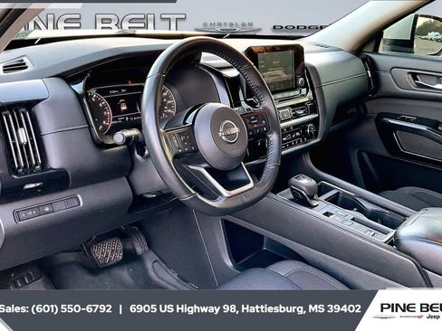 Used 2022 Nissan Pathfinder SV image 12