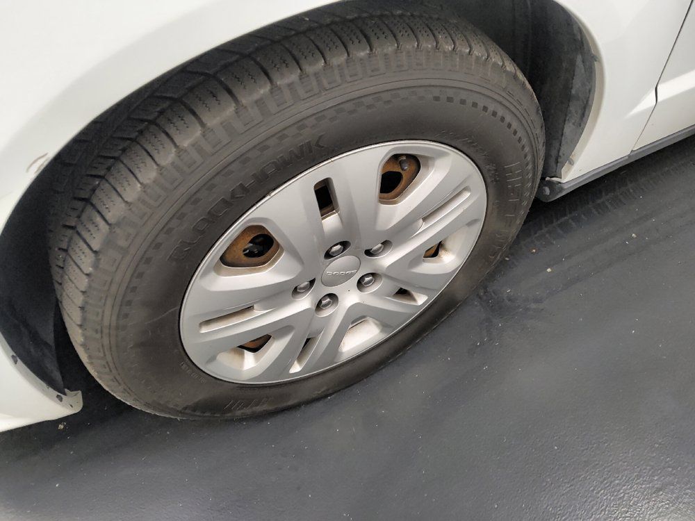 Used 2016 Dodge Grand Caravan American Value Package w/ UConnect Hands-Free Group FWD image 31
