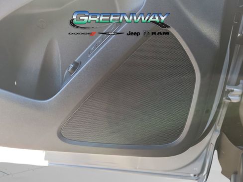 Used 2021 Chevrolet Equinox Premier w/ Redline Edition image 24