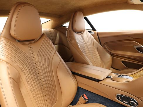 Used 2017 Aston Martin DB11 V12 RWD image 75