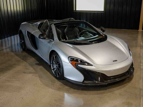 Used 2016 McLaren 650S Spider RWD image 9