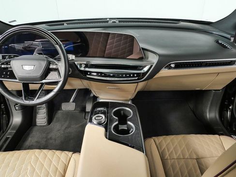 Used 2024 Cadillac Lyriq Luxury w/ Nappa Leather Package AWD/4WD image 16
