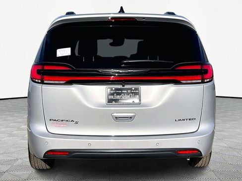 New 2026 Chrysler Pacifica Limited image 4