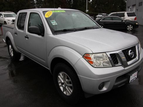 Used 2014 Nissan Frontier SV image 1