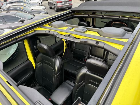 Used 2023 Jeep Wrangler Unlimited Sahara w/ Cold Weather Group image 17