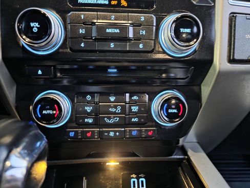 Used 2016 Ford F150 Lariat w/ Equipment Group 502A Luxury image 18