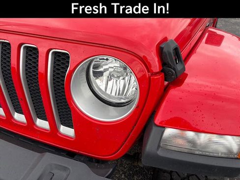 Used 2018 Jeep Wrangler Unlimited Sahara w/ Uconnect 4C Nav & Sound Group image 4