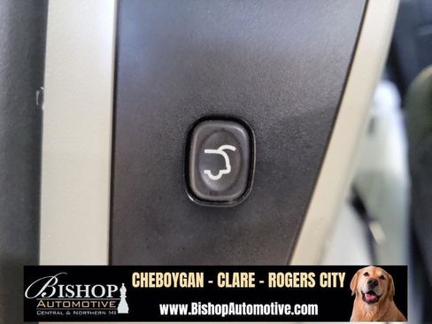 Used 2016 Chrysler Town & Country Touring w/ Driver Convenience Group image 29
