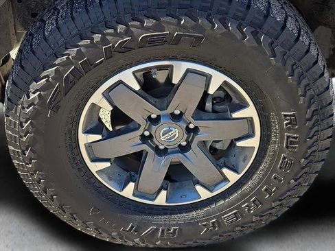 Used 2014 Nissan Frontier Desert Runner image 7