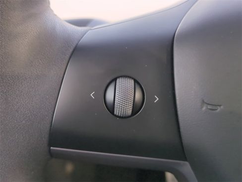 Used 2023 Tesla Model Y Performance image 28