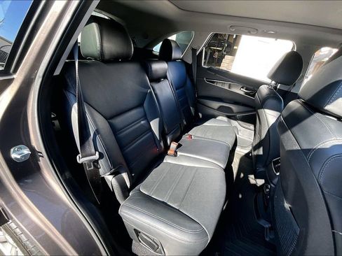 Used 2019 Kia Sorento SX image 23
