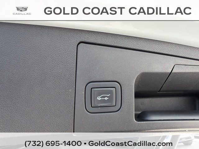 Used 2021 Cadillac XT4 Luxury w/ Cold Weather Package FWD image 12