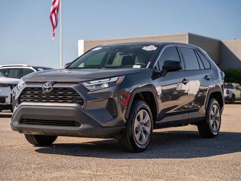 Used 2023 Toyota RAV4 LE FWD image 3