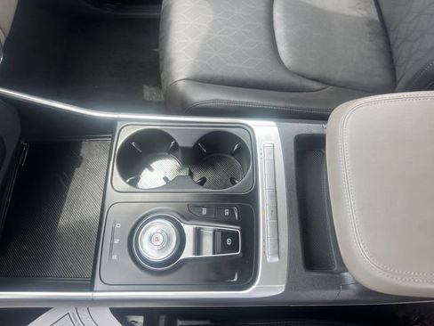 Used 2026 Kia Carnival LXS FWD image 24