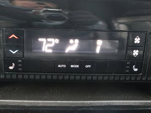 Used 2024 Jeep Wagoneer L Series II w/ Flexible Seating Group image 23