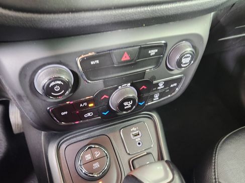 Used 2020 Jeep Compass Trailhawk AWD/4WD image 16