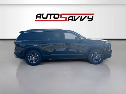 Used 2026 Chevrolet Traverse LT FWD image 8