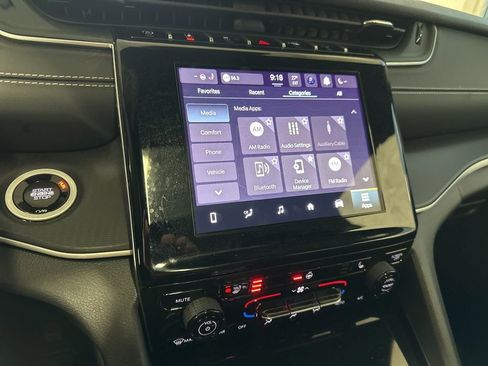 Used 2024 Jeep Grand Cherokee Altitude image 41