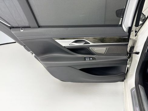 Used 2020 BMW 740i w/ Premium Package RWD image 25