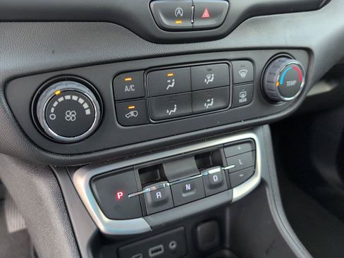 Used 2024 GMC Terrain SLE FWD image 20