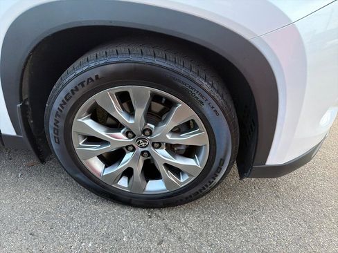 Used 2024 Toyota Grand Highlander AWD image 4