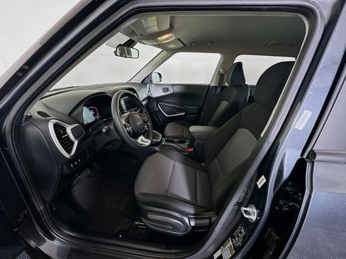 Used 2025 Kia Soul LX w/ LX Technology Package image 13