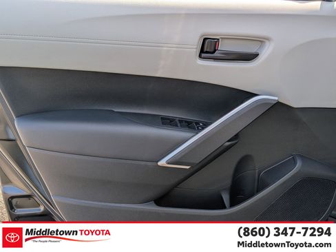 Used 2023 Toyota Corolla Cross L image 10