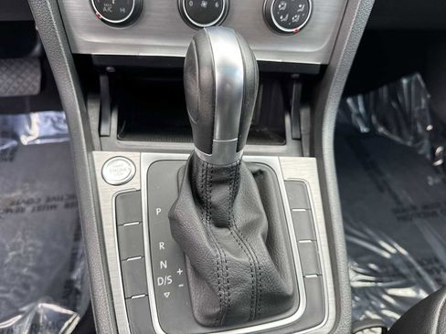 Used 2017 Volkswagen Golf 4-Door FWD image 30