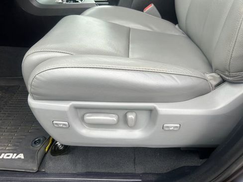 Used 2019 Toyota Sequoia Platinum AWD/4WD image 25