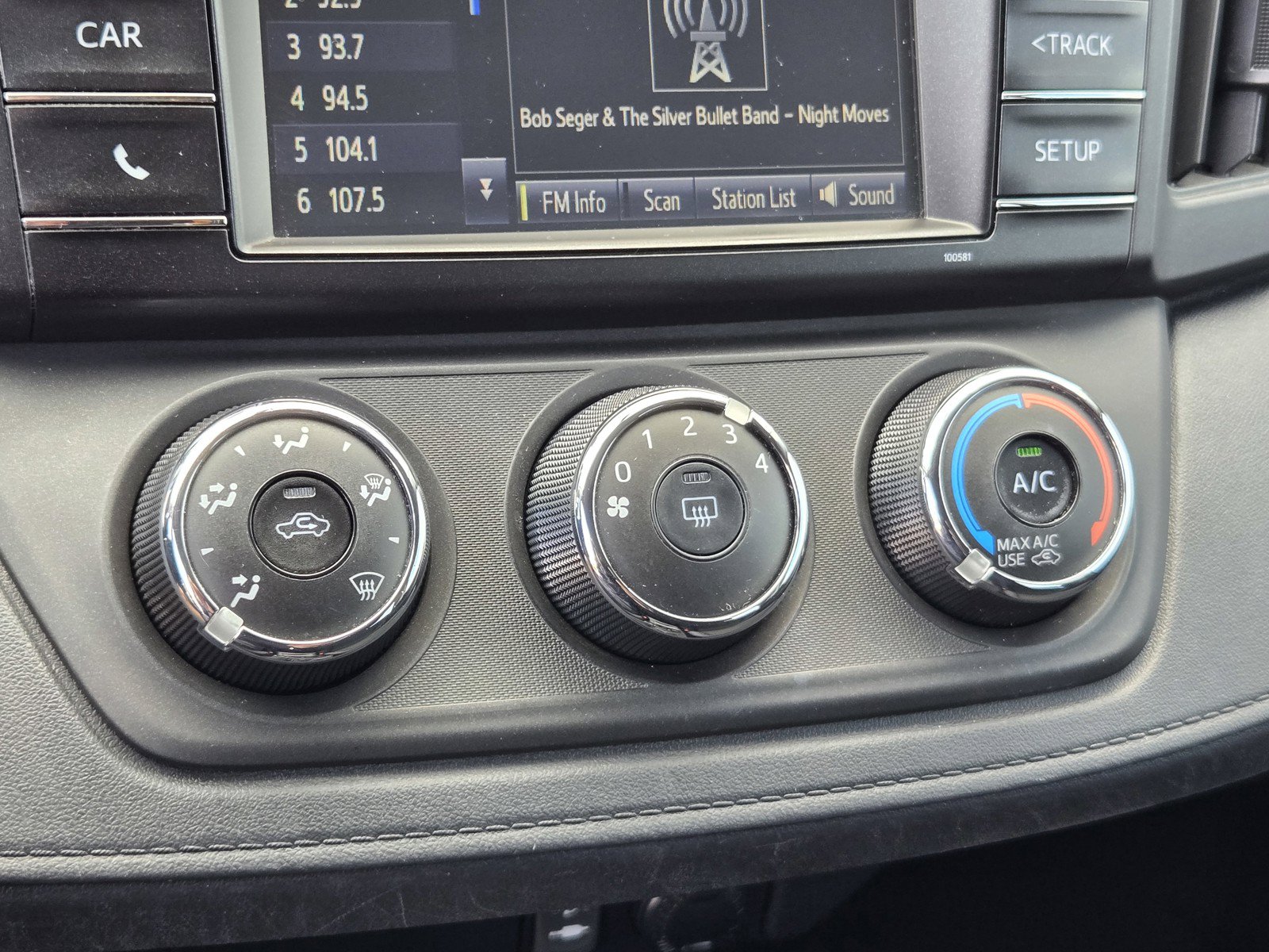 Used 2016 Toyota RAV4 LE FWD image 16