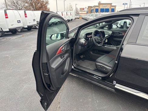 New 2026 Chevrolet Equinox EV RS image 9