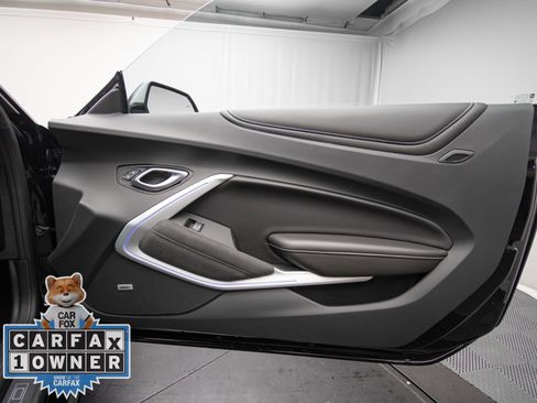 Used 2018 Chevrolet Camaro SS RWD image 28