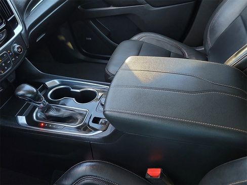 Used 2021 Chevrolet Traverse RS image 25