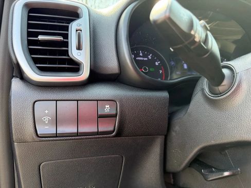 Used 2018 Kia Sportage LX image 13