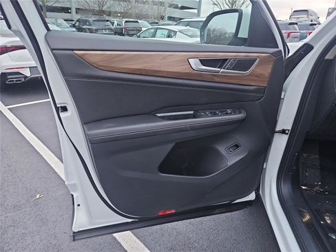 New 2026 Volkswagen Atlas SE image 12