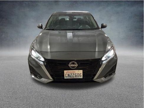 Used 2025 Nissan Altima 2.5 SV FWD image 2