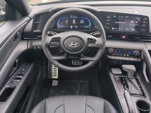 New 2026 Hyundai Elantra SEL Sport FWD image 17
