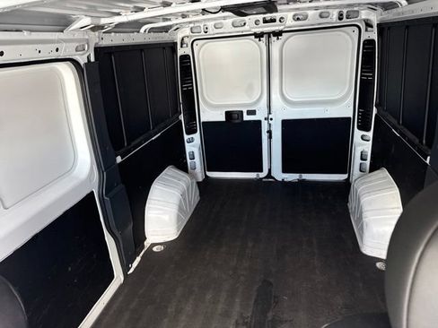 Used 2025 RAM ProMaster 2500 w/ Convenience Group FWD image 9