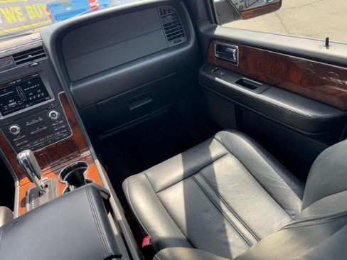 Used 2015 Lincoln Navigator 4WD image 16