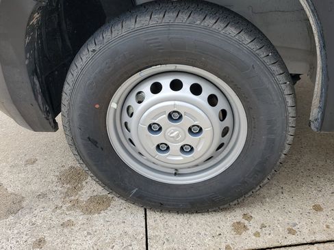 Used 2025 RAM ProMaster 2500 w/ Convenience Group image 5