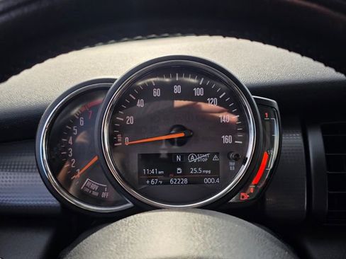 Used 2018 MINI Cooper 2-Door Hardtop w/ Cold Weather Package image 21