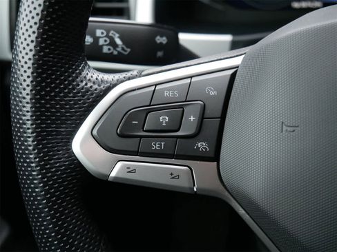 Used 2022 Volkswagen Atlas SEL Premium image 17