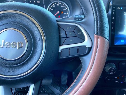 Used 2018 Jeep Renegade Latitude image 24