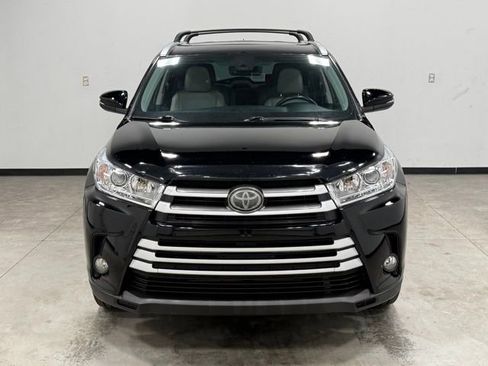 Used 2017 Toyota Highlander XLE image 4