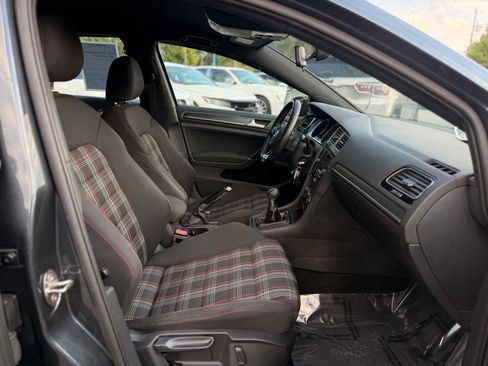 Used 2018 Volkswagen GTI SE FWD image 25
