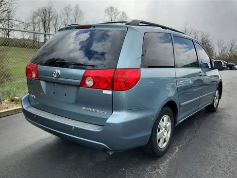Used 2008 Toyota Sienna XLE image 2