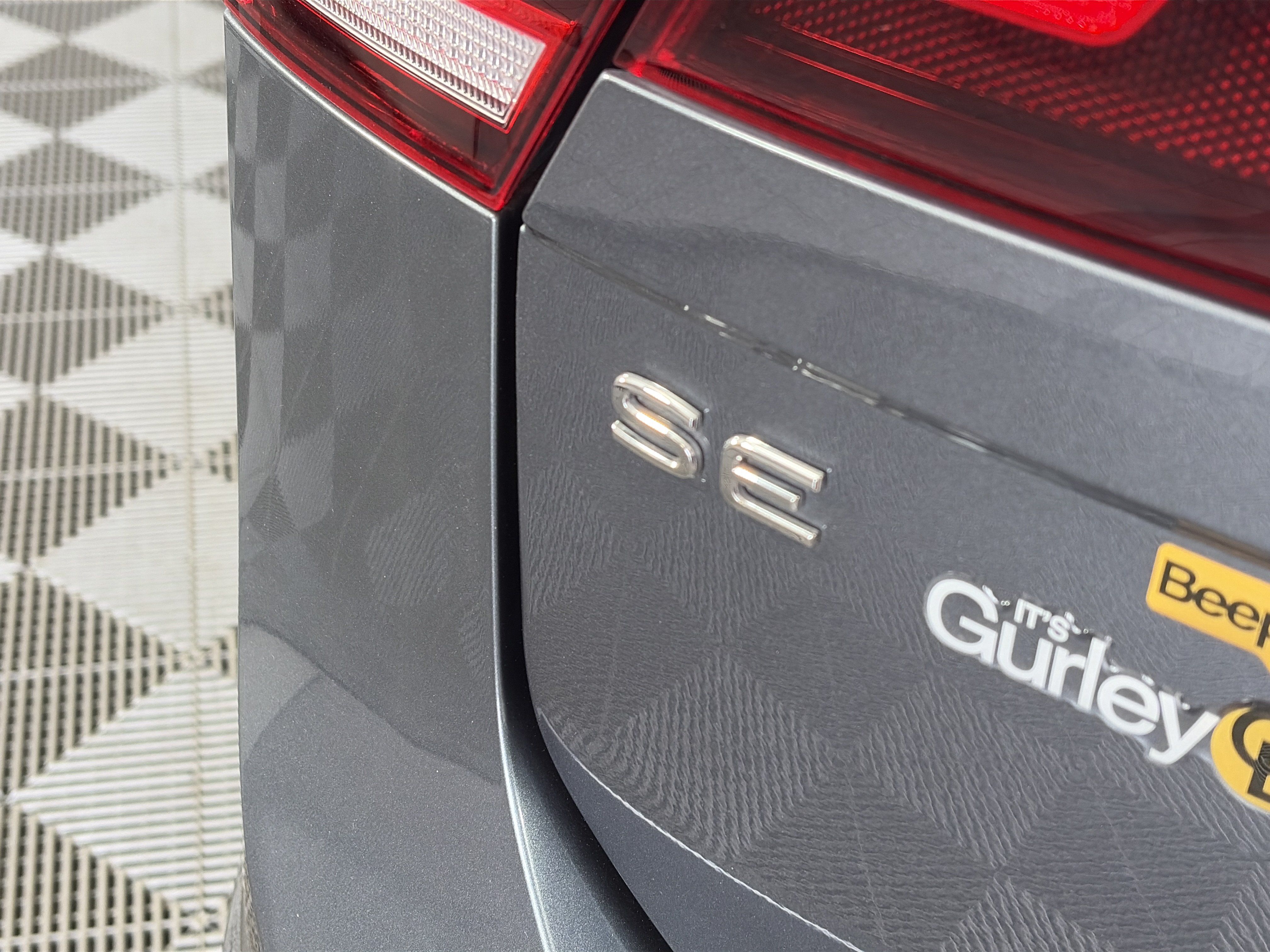 Used 2022 Volkswagen Tiguan SE R-Line FWD image 16