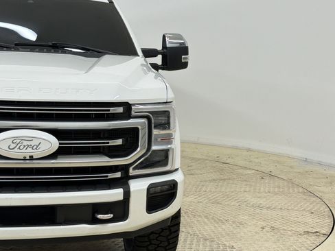 Certified 2022 Ford F250 Platinum w/ FX4 Off-Road Package AWD/4WD image 17
