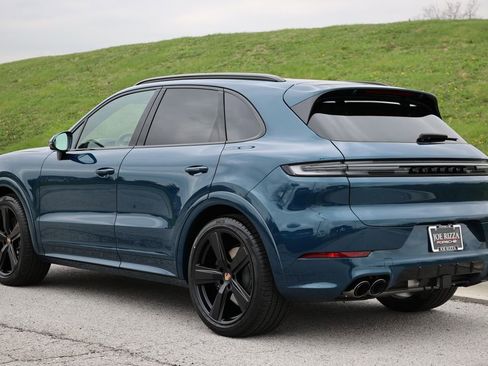 New 2026 Porsche Cayenne GTS image 3